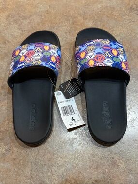 Adidas Kids' Black Marvel Print Slide Sandals size 4. NWT